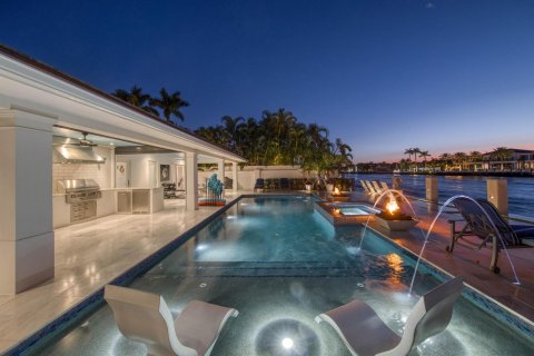 House in Fort Lauderdale, Florida 5 bedrooms, 423.08 sq.m. № 2158359 - photo 1