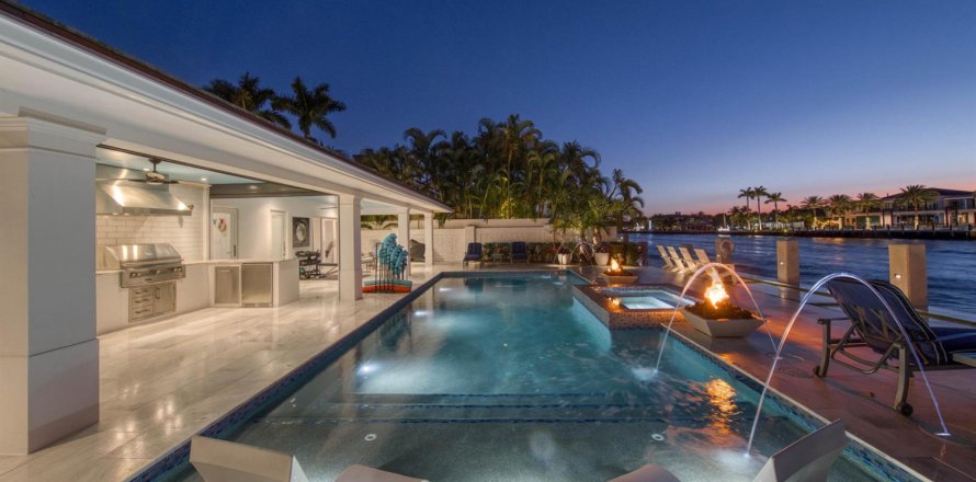House in Fort Lauderdale, Florida 5 bedrooms, 423.08 sq.m. № 2158359