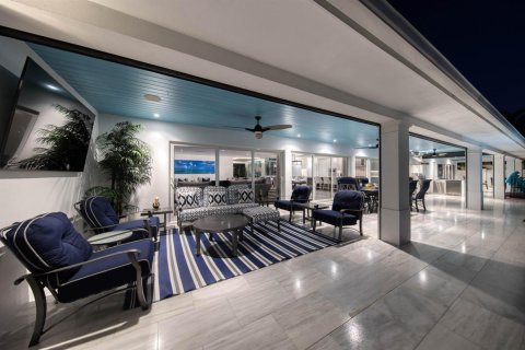 House in Fort Lauderdale, Florida 5 bedrooms, 423.08 sq.m. № 2158359 - photo 21