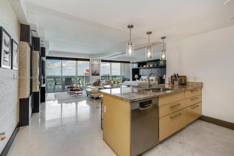 Condominio en alquiler en Hallandale Beach, Florida, 2 dormitorios, 100.89 m2 № 1969407 - foto 2