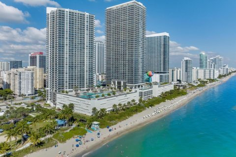 Condominio en alquiler en Hallandale Beach, Florida, 2 dormitorios, 100.89 m2 № 1969407 - foto 10