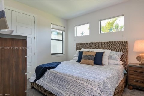 House in Cape Coral, Florida 4 bedrooms № 1935665 - photo 17