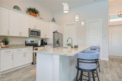 House in Cape Coral, Florida 4 bedrooms № 1935665 - photo 9