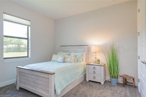 House in Cape Coral, Florida 4 bedrooms № 1935665 - photo 15