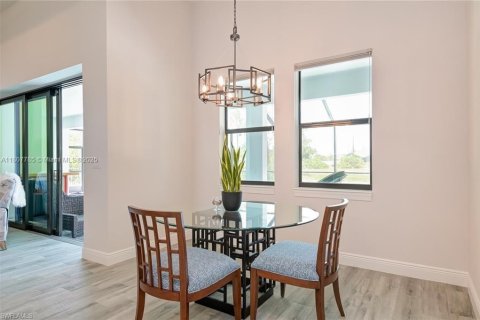 House in Cape Coral, Florida 4 bedrooms № 1935665 - photo 10