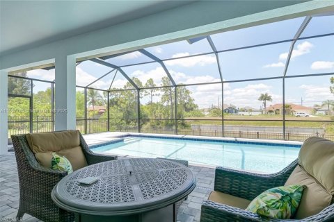 House in Cape Coral, Florida 4 bedrooms № 1935665 - photo 23