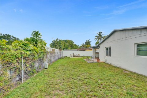 House in Miami, Florida 3 bedrooms, 189.33 sq.m. № 1821774 - photo 28