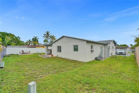 House in Miami, Florida 3 bedrooms, 189.33 sq.m. № 1821774 - photo 27