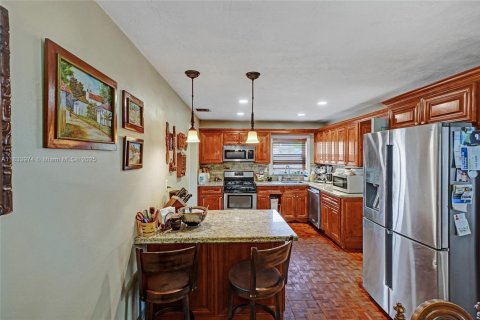 House in Miami, Florida 3 bedrooms, 189.33 sq.m. № 1821774 - photo 10
