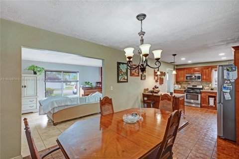 House in Miami, Florida 3 bedrooms, 189.33 sq.m. № 1821774 - photo 7