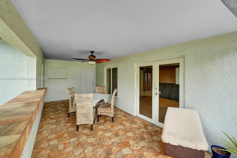House in Miami, Florida 3 bedrooms, 189.33 sq.m. № 1821774 - photo 25