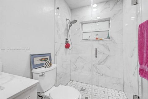 House in Miami, Florida 3 bedrooms, 189.33 sq.m. № 1821774 - photo 14