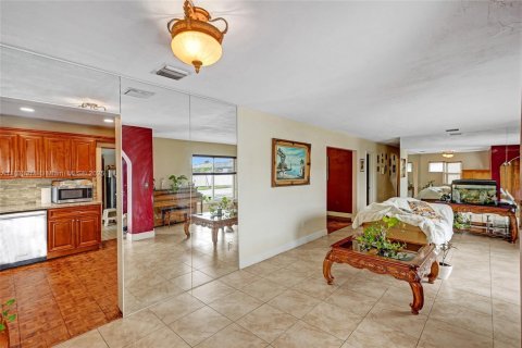 House in Miami, Florida 3 bedrooms, 189.33 sq.m. № 1821774 - photo 3