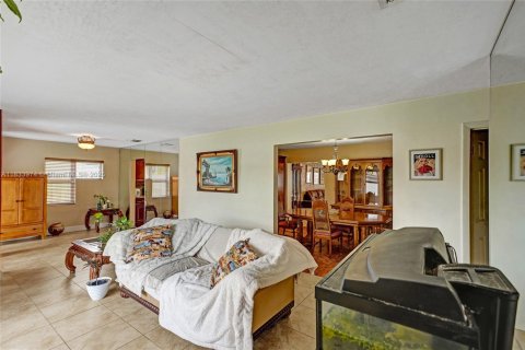House in Miami, Florida 3 bedrooms, 189.33 sq.m. № 1821774 - photo 6