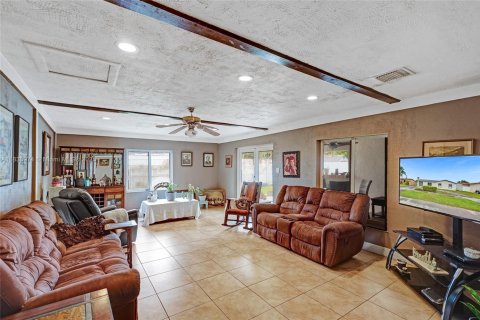 House in Miami, Florida 3 bedrooms, 189.33 sq.m. № 1821774 - photo 20