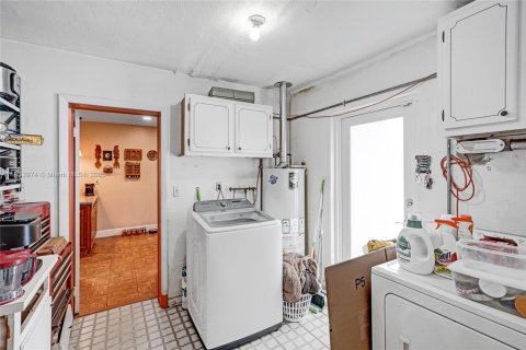 House in Miami, Florida 3 bedrooms, 189.33 sq.m. № 1821774 - photo 24