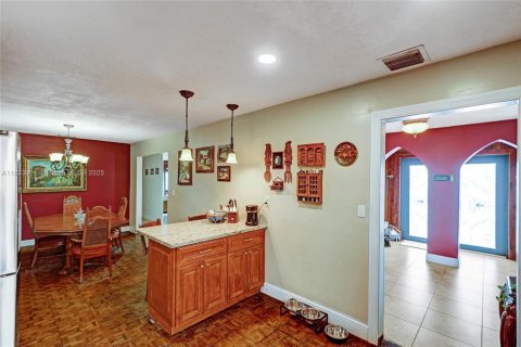 House in Miami, Florida 3 bedrooms, 189.33 sq.m. № 1821774 - photo 9
