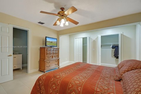 House in Miami, Florida 3 bedrooms, 189.33 sq.m. № 1821774 - photo 12