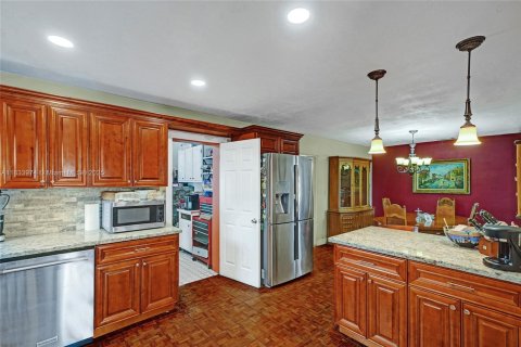 House in Miami, Florida 3 bedrooms, 189.33 sq.m. № 1821774 - photo 8