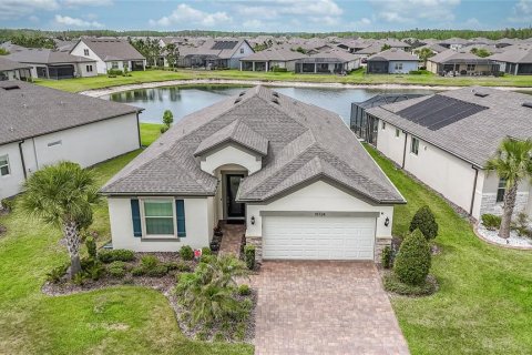 Casa en Land O' Lakes, Florida 3 dormitorios, 187.66 m2 № 2109420