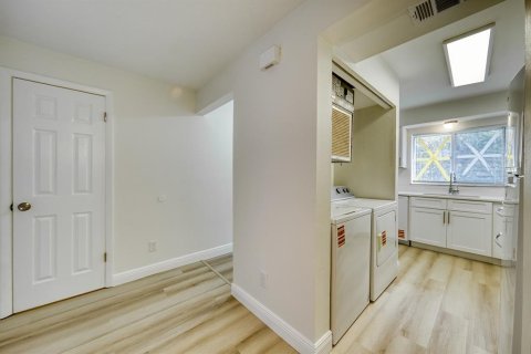 Apartamento en alquiler en Kissimmee, Florida, 2 dormitorios, 597.36 m2 № 2098253 - foto 13
