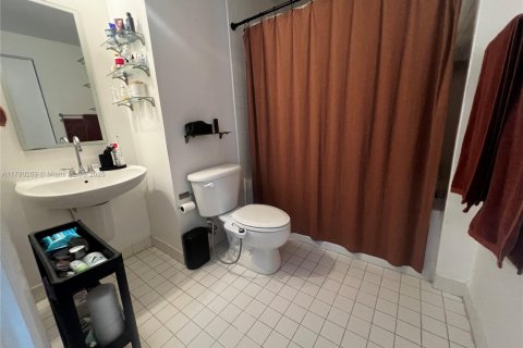Apartment in Miami, Florida 1 bedroom, 67.63 sq.m. № 1728279 - photo 12