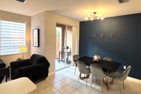 Adosado en venta en Miami, Florida, 3 dormitorios, 146.69 m2 № 1951407 - foto 3