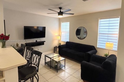Adosado en venta en Miami, Florida, 3 dormitorios, 146.69 m2 № 1951407 - foto 5