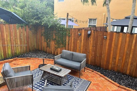Adosado en venta en Miami, Florida, 3 dormitorios, 146.69 m2 № 1951407 - foto 16