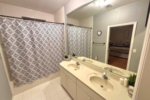 Adosado en venta en Miami, Florida, 3 dormitorios, 146.69 m2 № 1951407 - foto 11