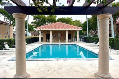 Adosado en venta en Miami, Florida, 3 dormitorios, 146.69 m2 № 1951407 - foto 15