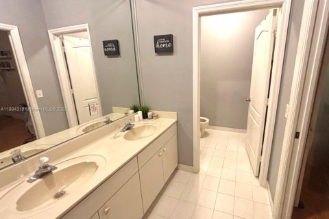 Adosado en venta en Miami, Florida, 3 dormitorios, 146.69 m2 № 1951407 - foto 13
