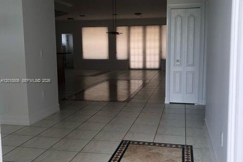 Снять в аренду виллу или дом в Майами, Флорида 3 спальни, 176.98м2, № 2075259 - фото 4