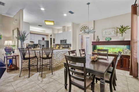 House in Riverview, Florida 5 bedrooms, 227.05 sq.m. № 2394402 - photo 25