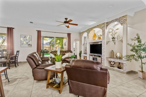 House in Riverview, Florida 5 bedrooms, 227.05 sq.m. № 2394402 - photo 22