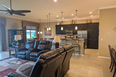 House in Winter Haven, Florida 3 bedrooms, 188.68 sq.m. № 1894940 - photo 3