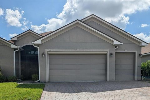 House in Winter Haven, Florida 3 bedrooms, 188.68 sq.m. № 1894940 - photo 1