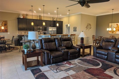 House in Winter Haven, Florida 3 bedrooms, 188.68 sq.m. № 1894940 - photo 5