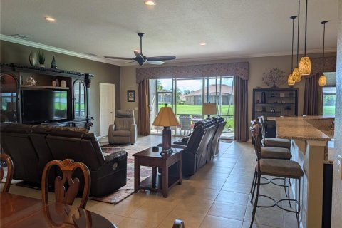 House in Winter Haven, Florida 3 bedrooms, 188.68 sq.m. № 1894940 - photo 2