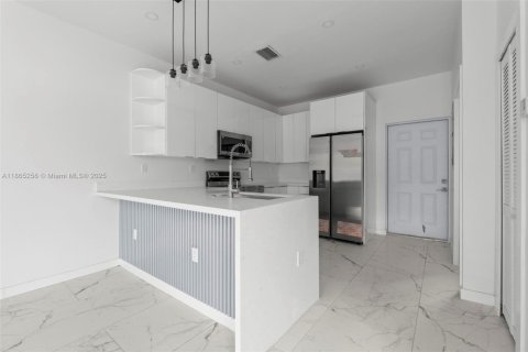 Casa en alquiler en Pompano Beach, Florida, 3 dormitorios, 131.46 m2 № 1893454 - foto 3