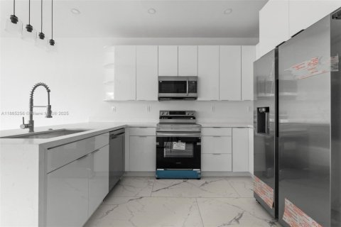 Casa en alquiler en Pompano Beach, Florida, 3 dormitorios, 131.46 m2 № 1893454 - foto 4