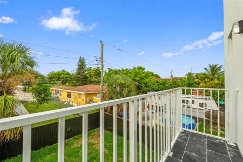 Casa en alquiler en Pompano Beach, Florida, 3 dormitorios, 131.46 m2 № 1893454 - foto 9