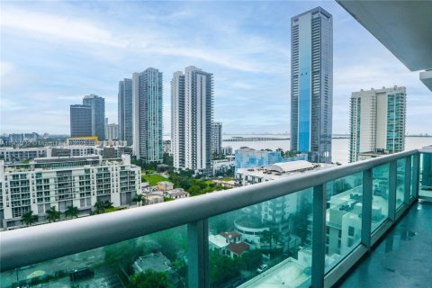 Condominio en alquiler en Miami, Florida, 1 dormitorio, 67.08 m2 № 1953602 - foto 2