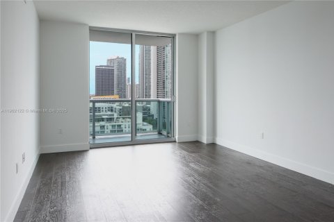 Condominio en alquiler en Miami, Florida, 1 dormitorio, 67.08 m2 № 1953602 - foto 5