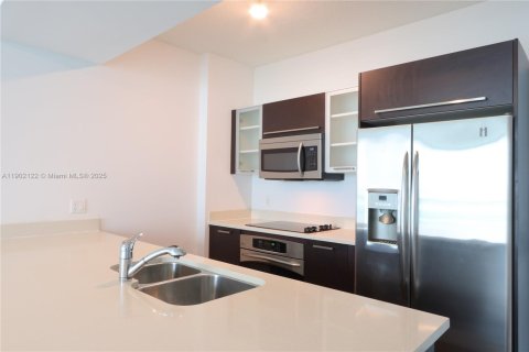 Condominio en alquiler en Miami, Florida, 1 dormitorio, 67.08 m2 № 1953602 - foto 13
