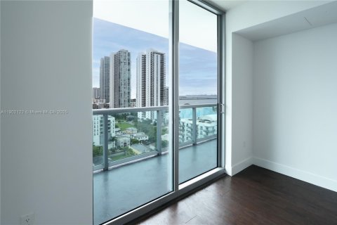 Condominio en alquiler en Miami, Florida, 1 dormitorio, 67.08 m2 № 1953602 - foto 19