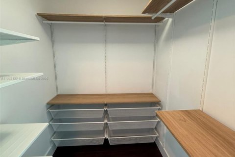 Condominio en alquiler en Miami, Florida, 1 dormitorio, 67.08 m2 № 1953602 - foto 16