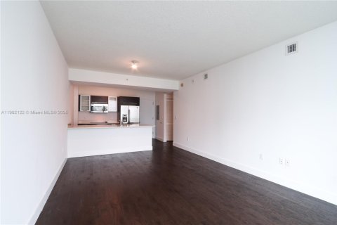 Condominio en alquiler en Miami, Florida, 1 dormitorio, 67.08 m2 № 1953602 - foto 8