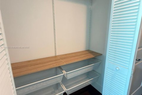 Condominio en alquiler en Miami, Florida, 1 dormitorio, 67.08 m2 № 1953602 - foto 15