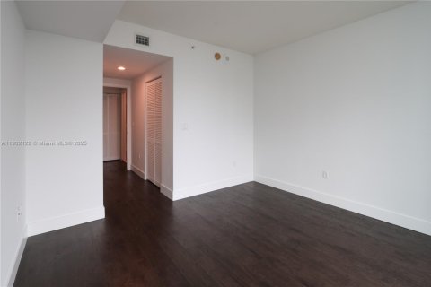 Condominio en alquiler en Miami, Florida, 1 dormitorio, 67.08 m2 № 1953602 - foto 14